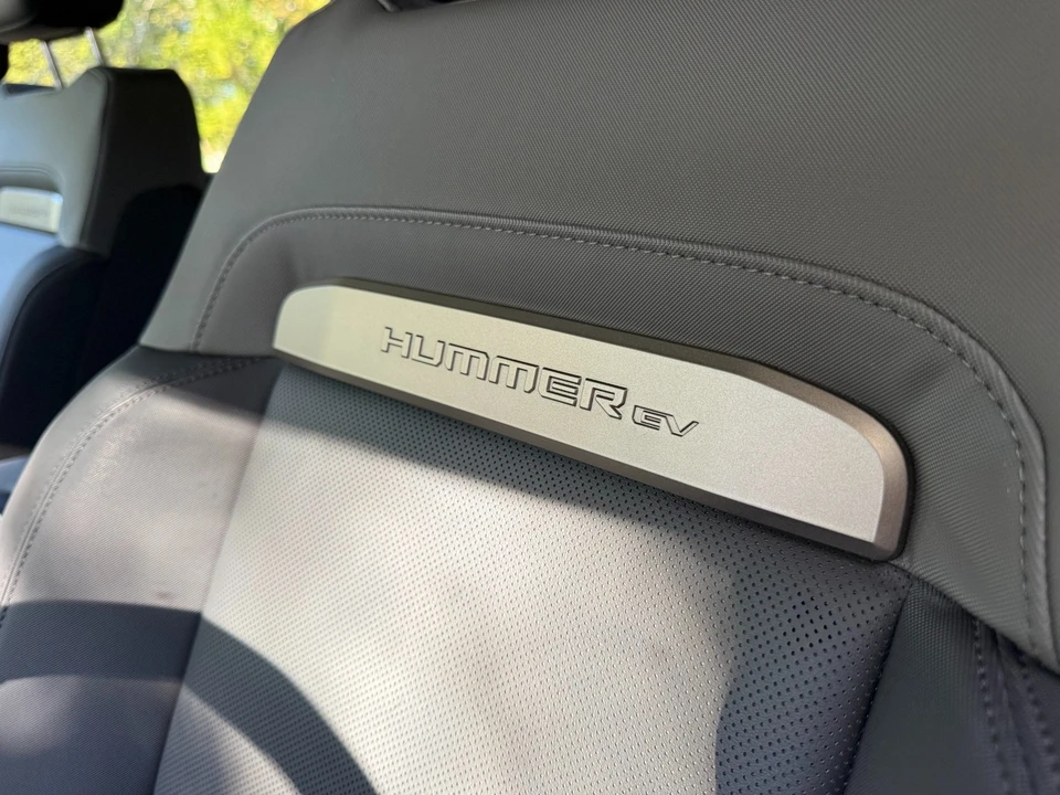 2025 GMC Hummer EV - Image 14 of 21