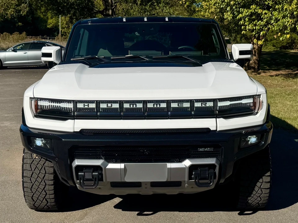 2025 GMC Hummer EV - Image 5 of 21