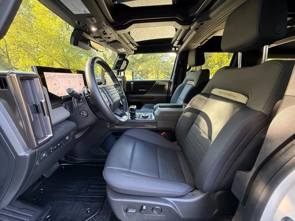 2025 GMC Hummer EV - Image 9 of 21