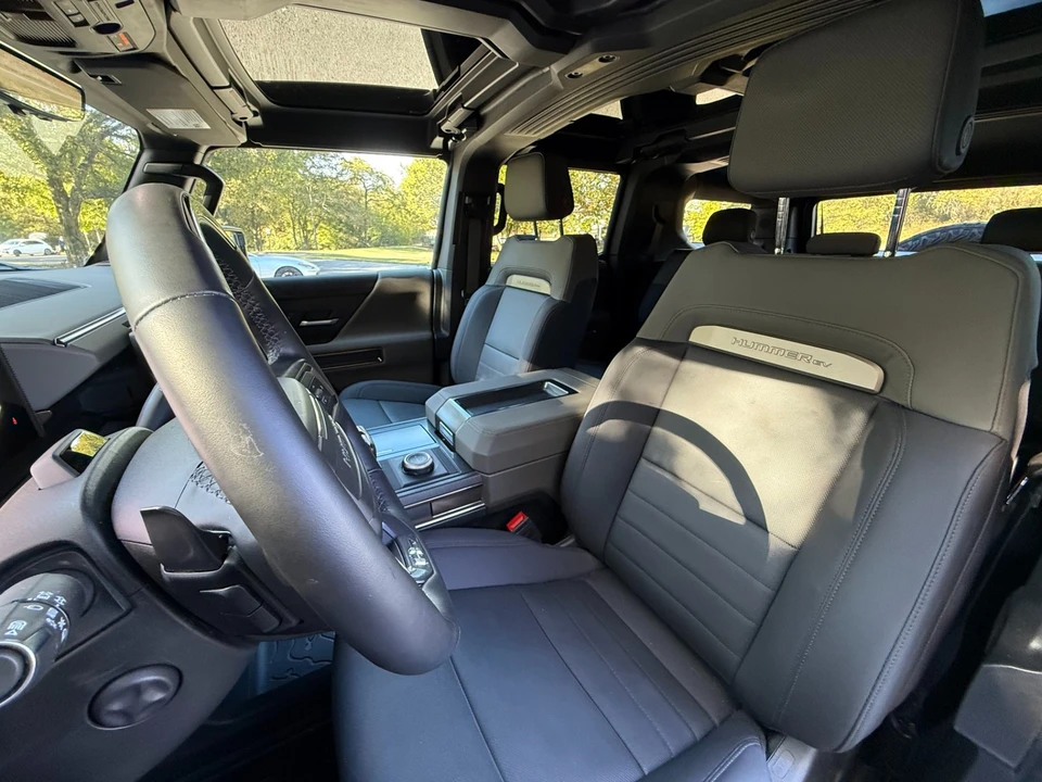 2025 GMC Hummer EV - Image 10 of 21