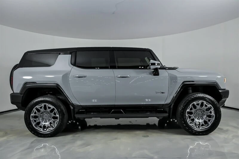 2025 GMC Hummer EV - Image 14 of 21
