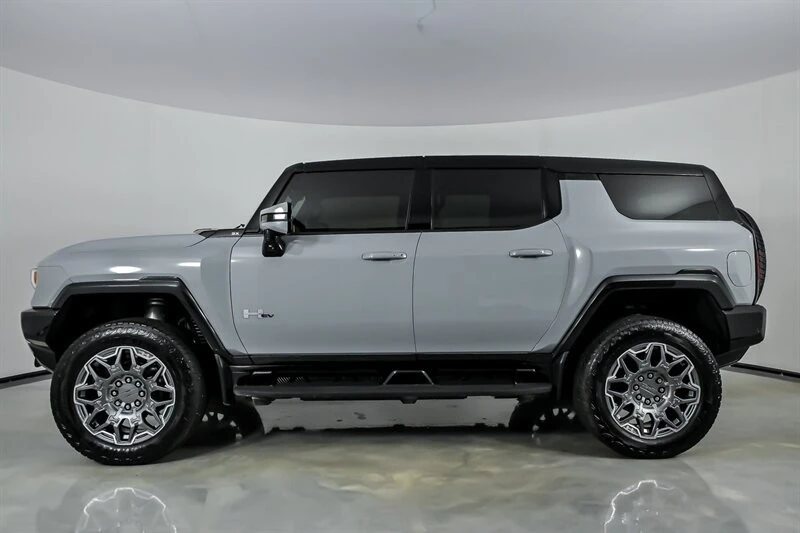 2025 GMC Hummer EV - Image 8 of 21
