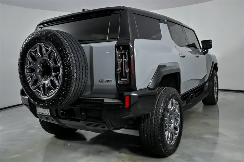 2025 GMC Hummer EV - Image 12 of 21