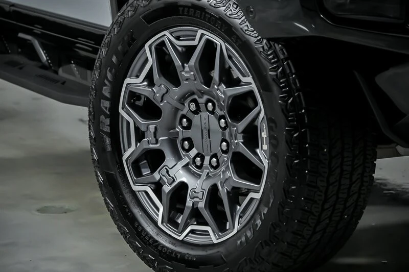 2025 GMC Hummer EV - Image 4 of 21