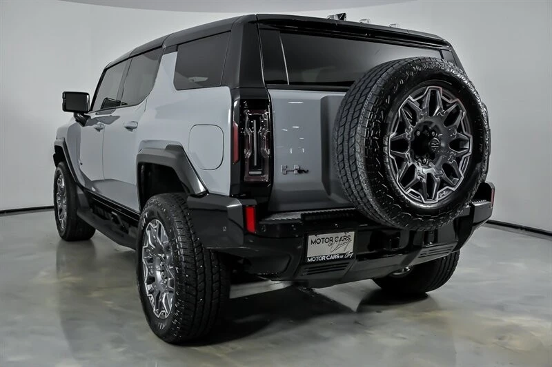 2025 GMC Hummer EV - Image 10 of 21