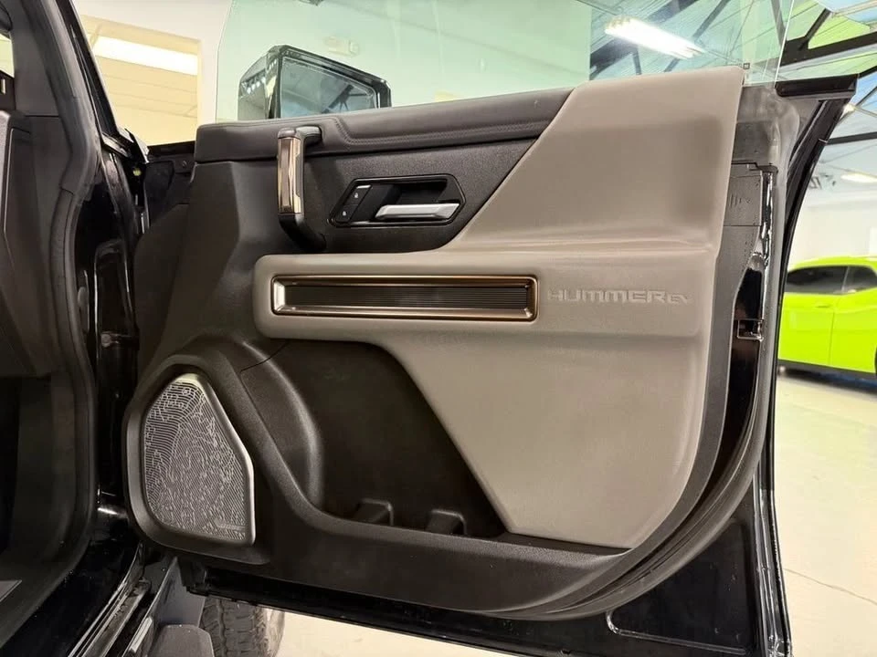 2025 GMC Hummer EV - Image 16 of 17