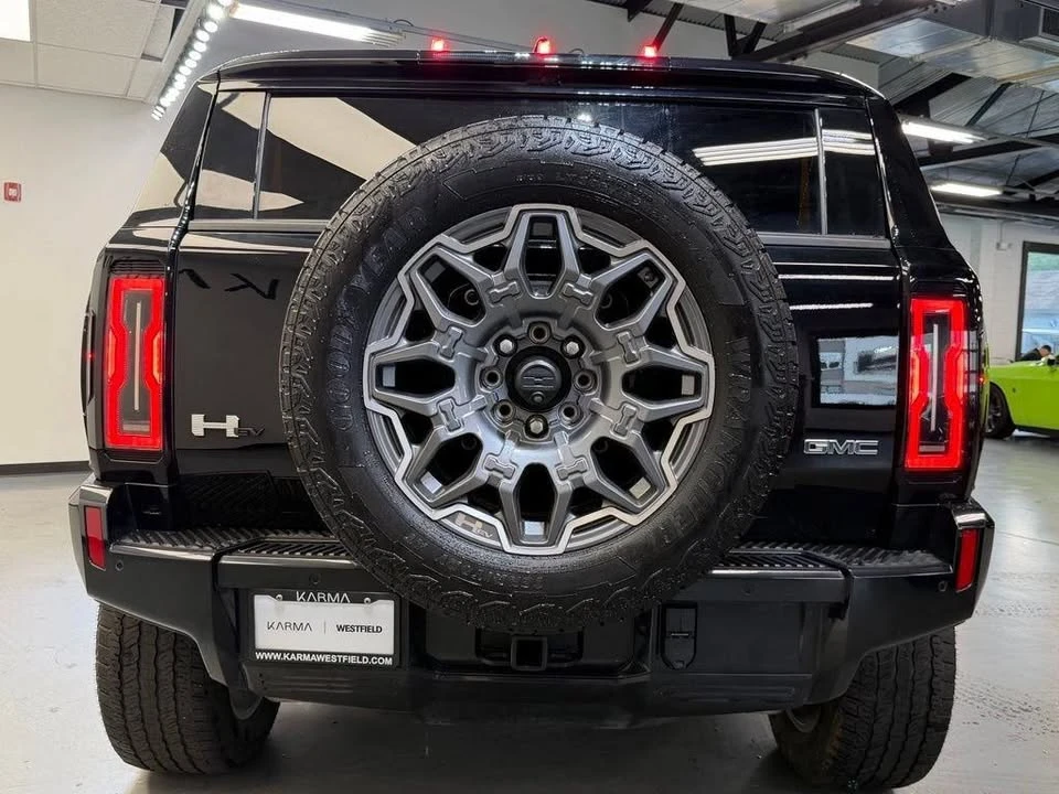 2025 GMC Hummer EV - Image 5 of 17