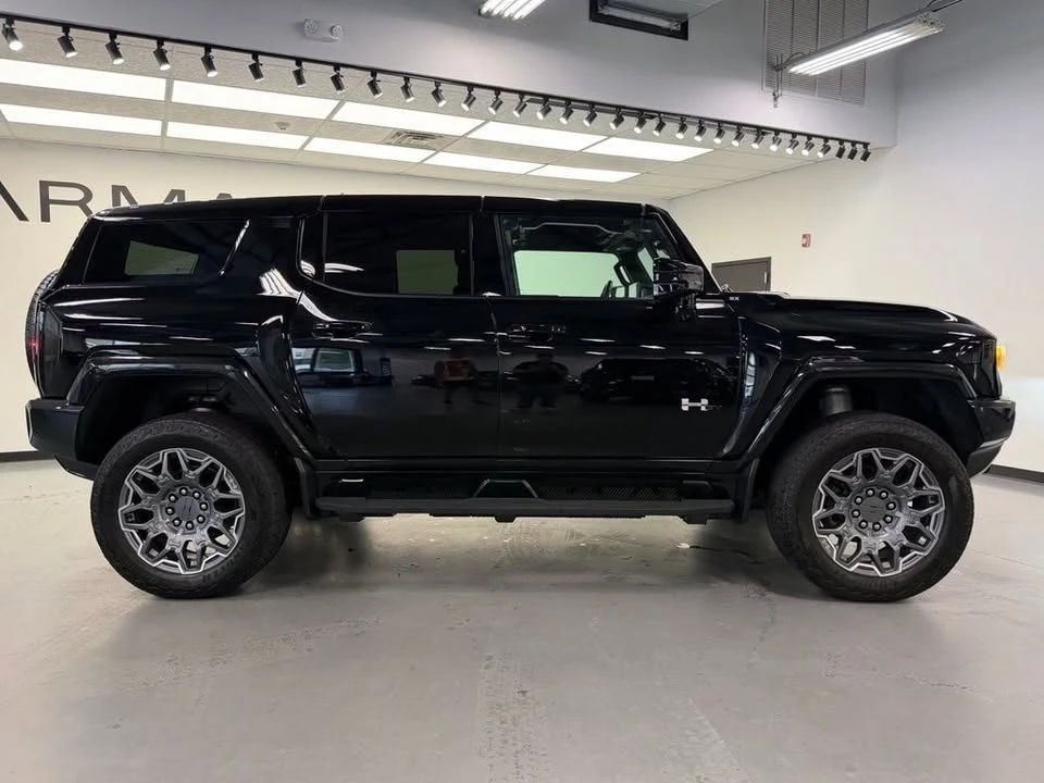 2025 GMC Hummer EV - Image 7 of 17