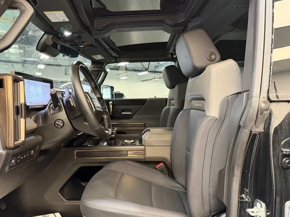 2025 GMC Hummer EV - Image 9 of 17