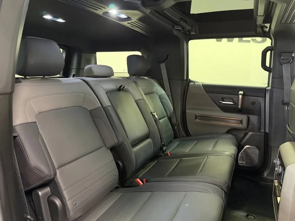 2025 GMC Hummer EV - Image 15 of 17