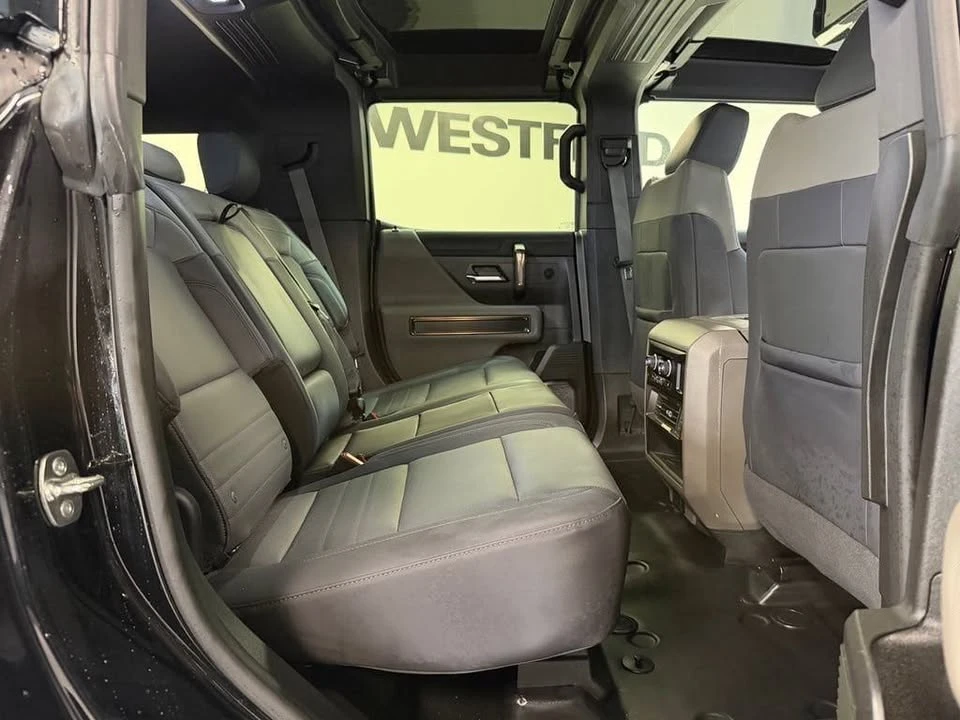2025 GMC Hummer EV - Image 14 of 17