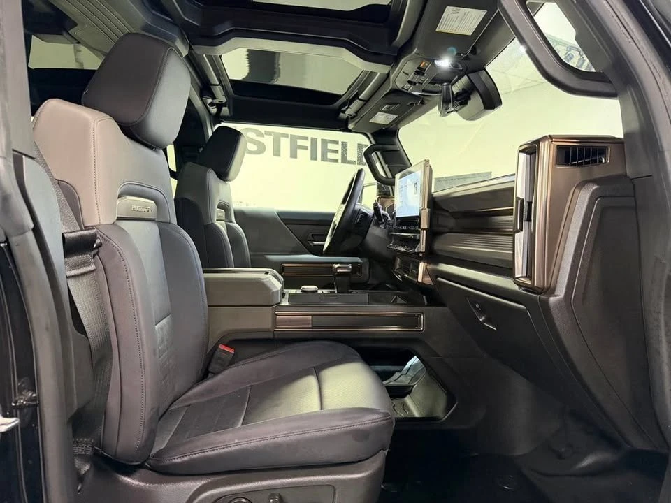 2025 GMC Hummer EV - Image 17 of 17