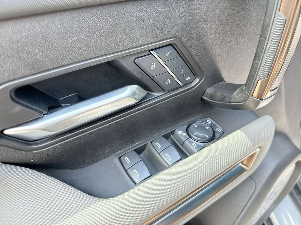 2025 GMC Hummer EV - Image 14 of 20
