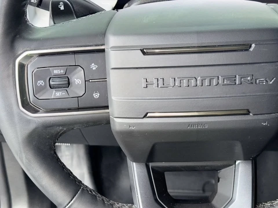 2025 GMC Hummer EV - Image 16 of 20