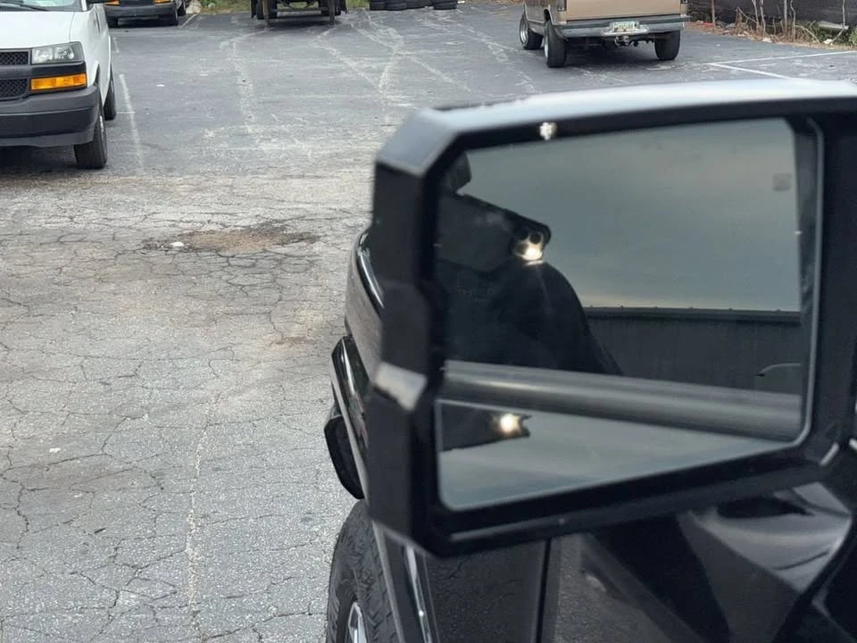 2025 GMC Hummer EV - Image 10 of 20