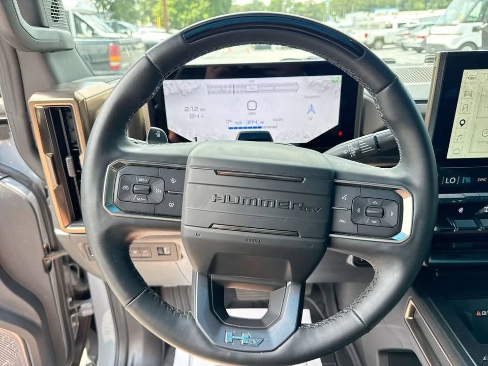 2025 GMC Hummer EV - Image 15 of 20
