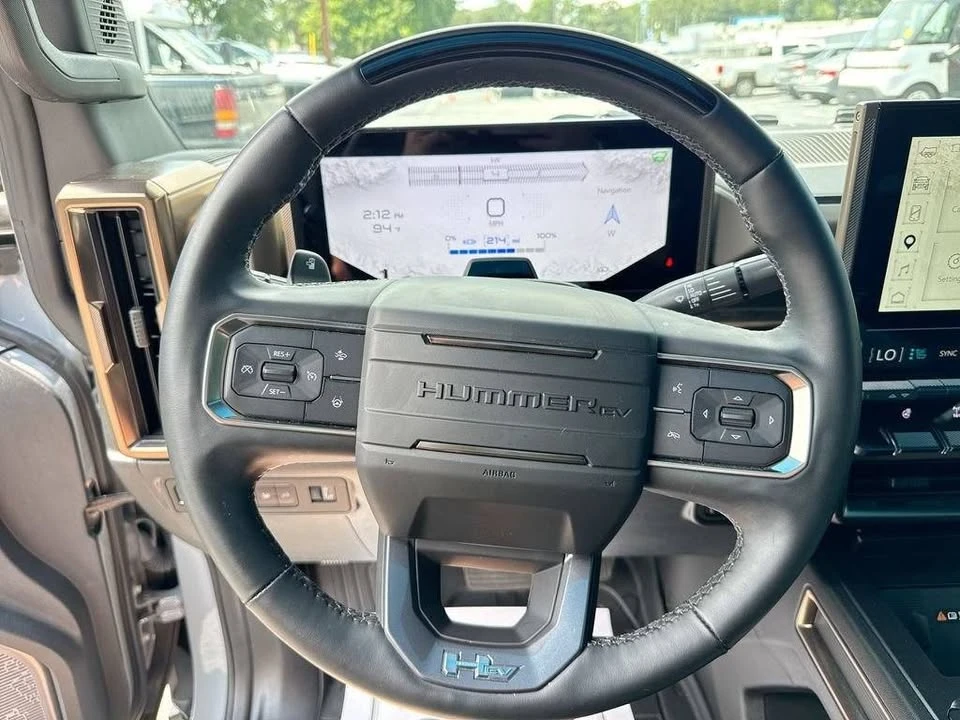 2025 GMC Hummer EV - Image 15 of 20