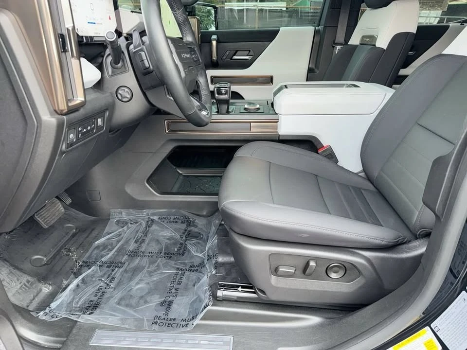 2025 GMC Hummer EV - Image 12 of 20