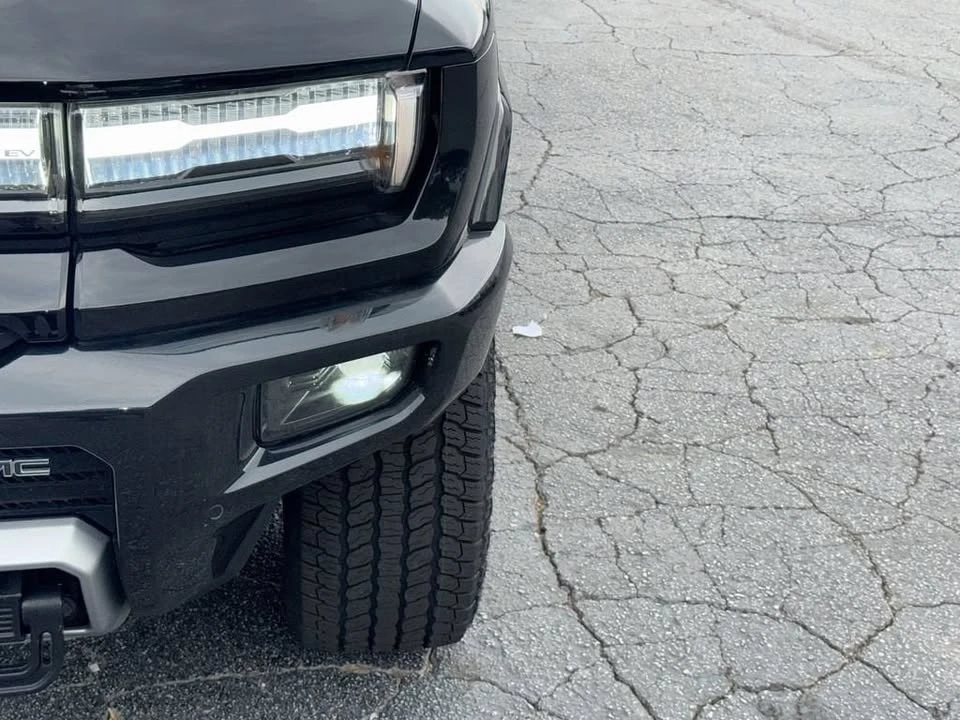 2025 GMC Hummer EV - Image 9 of 20