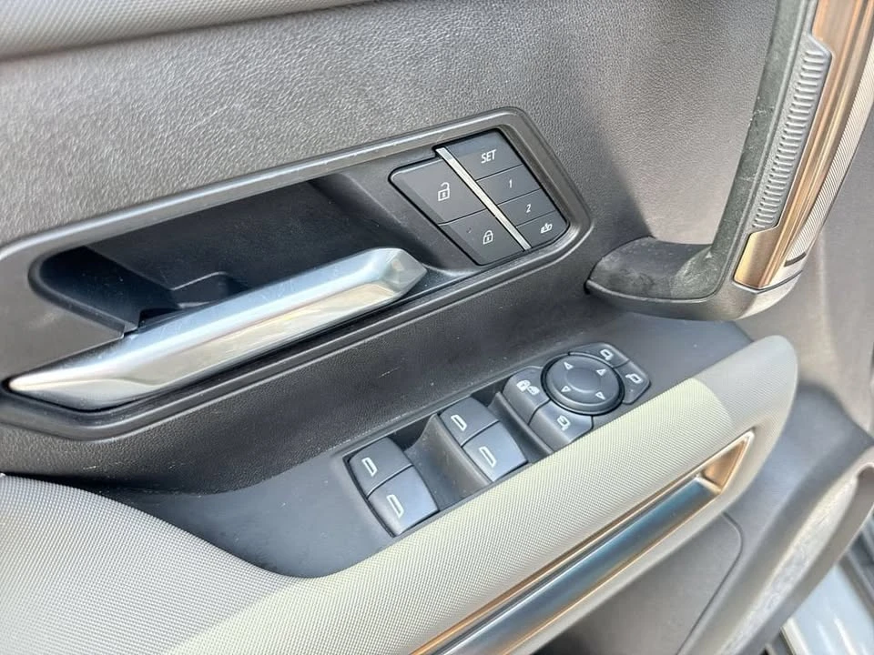 2025 GMC Hummer EV - Image 14 of 20