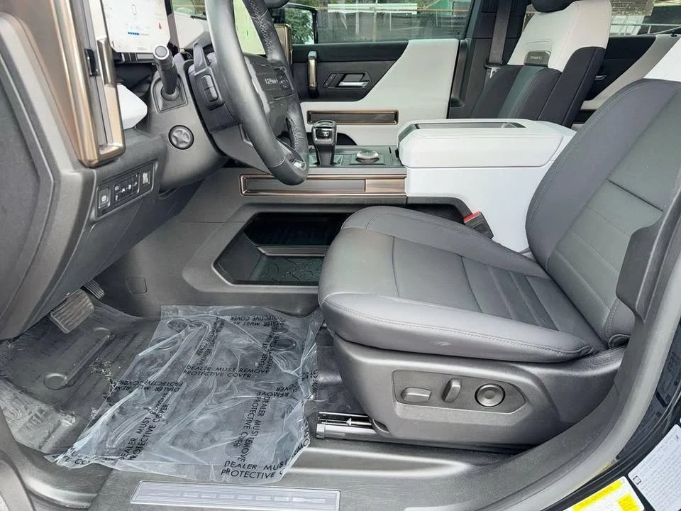 2025 GMC Hummer EV - Image 12 of 20