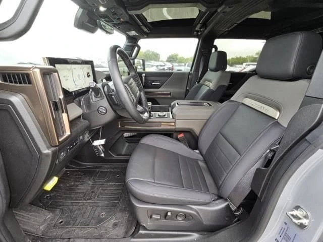 2025 GMC Hummer EV - Image 5 of 6