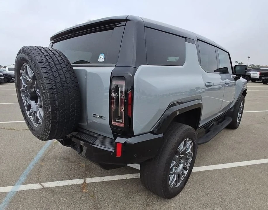 2025 GMC Hummer EV - Image 4 of 6