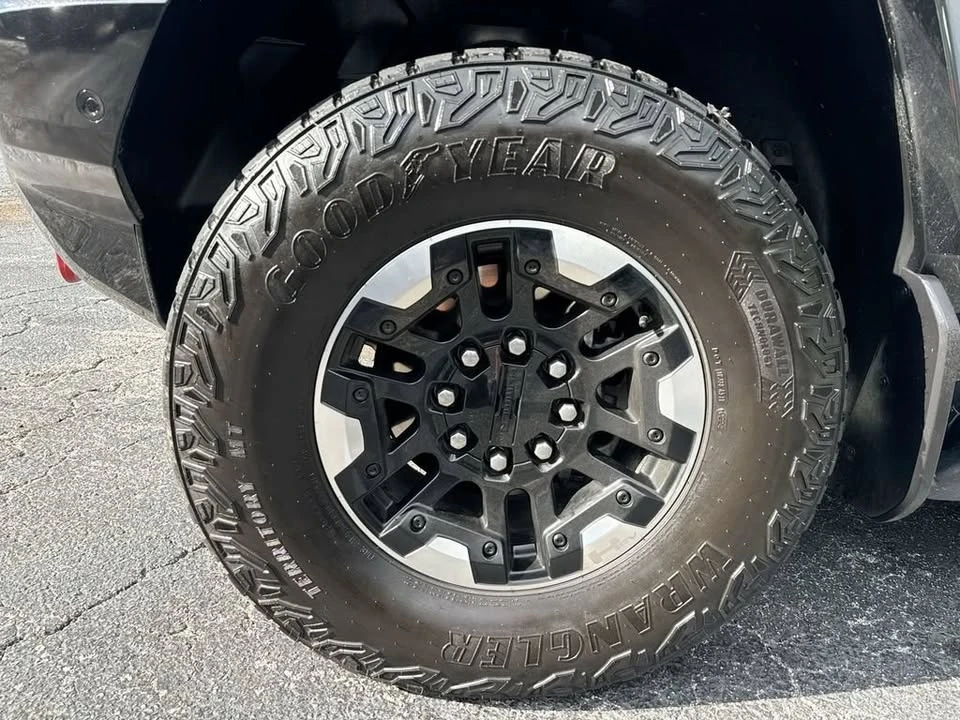 2025 GMC Hummer EV - Image 11 of 20
