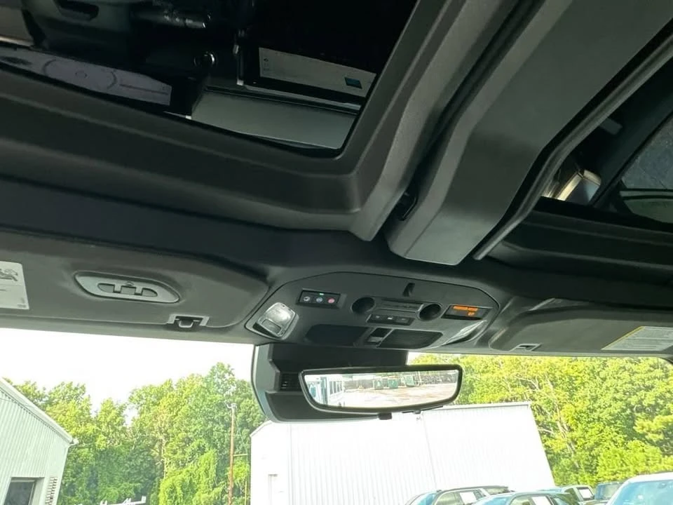 2025 GMC Hummer EV - Image 18 of 20