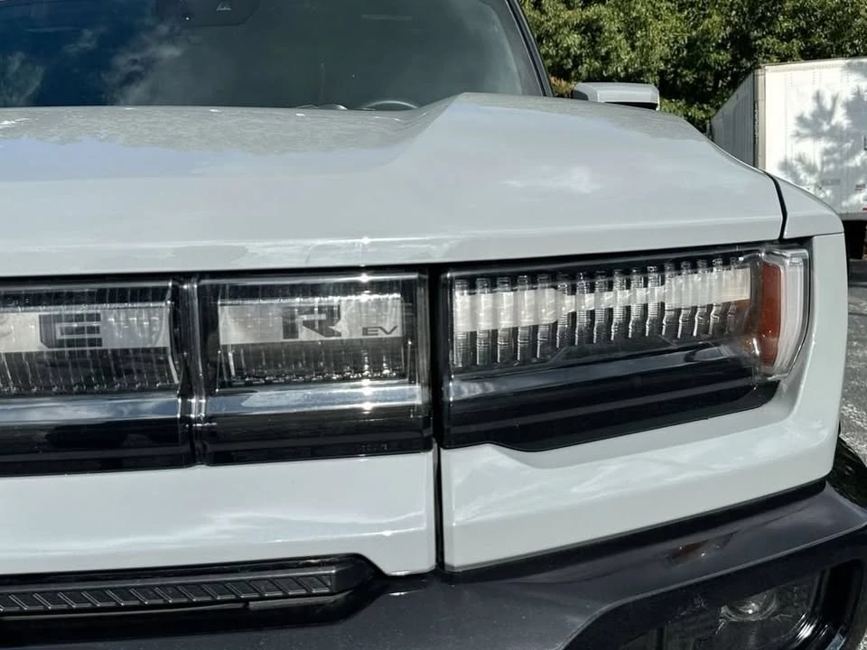 2025 GMC Hummer EV - Image 9 of 20