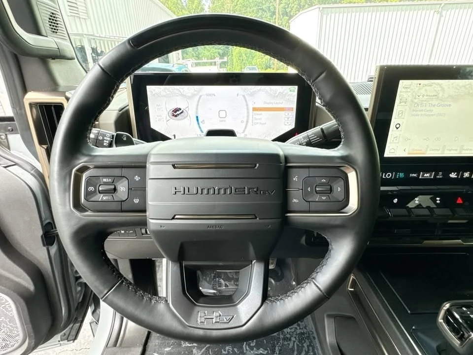 2025 GMC Hummer EV - Image 15 of 20