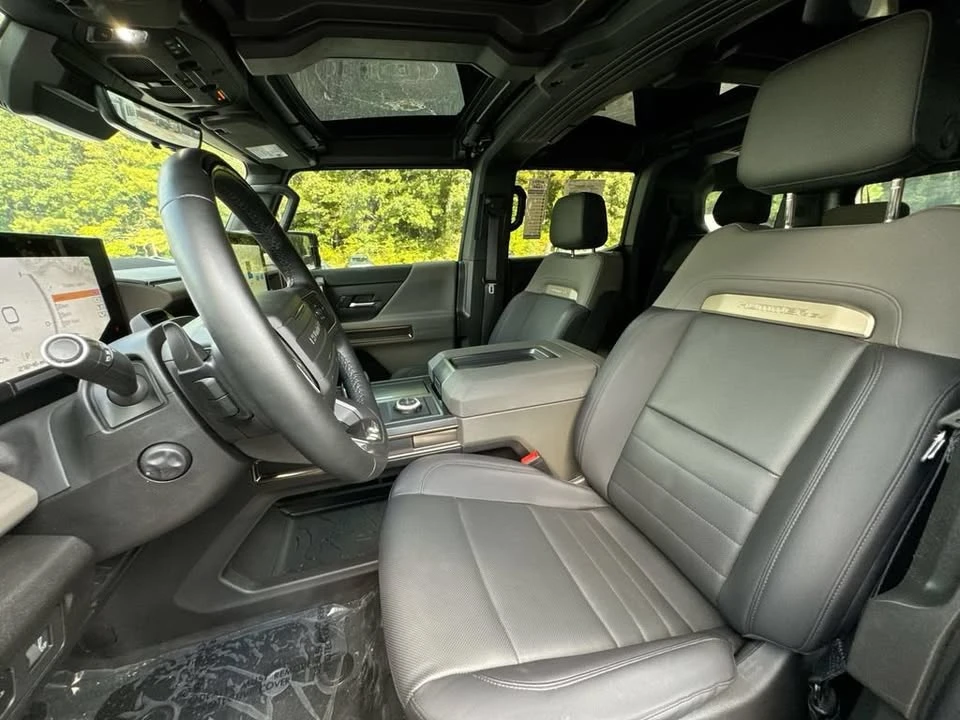2025 GMC Hummer EV - Image 12 of 20