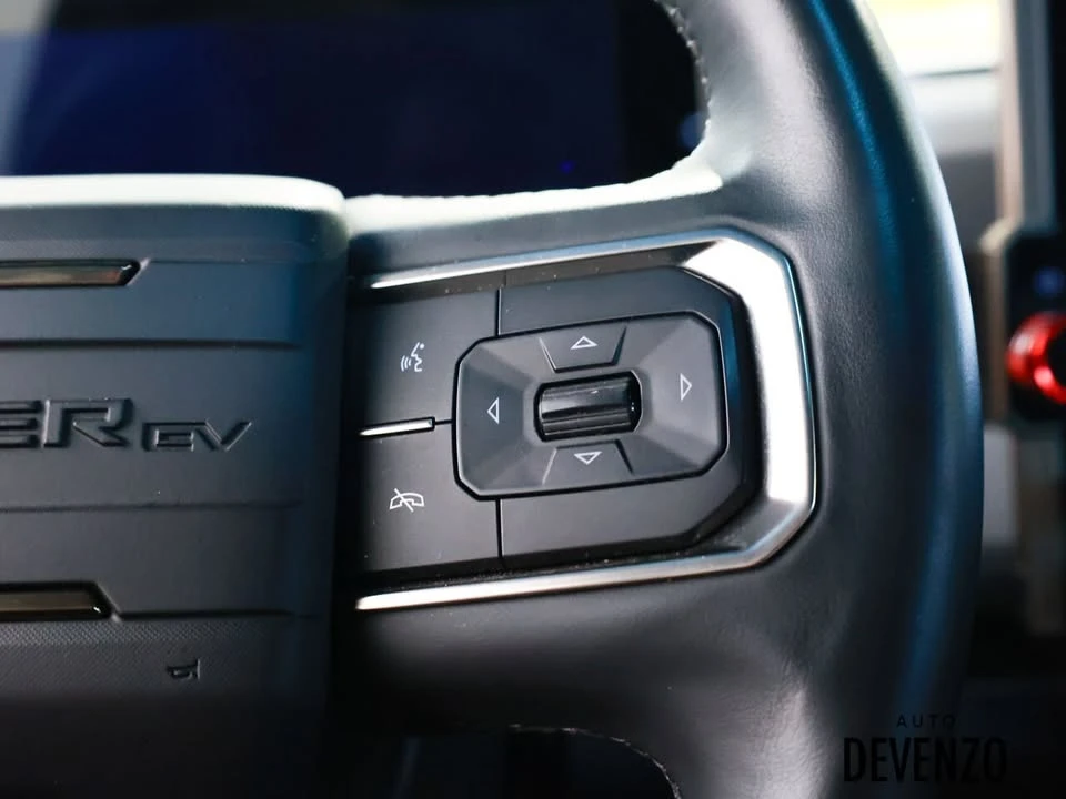 2025 GMC Hummer EV - Image 17 of 20