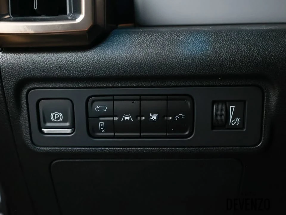 2025 GMC Hummer EV - Image 15 of 20