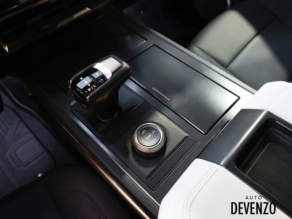 2025 GMC Hummer EV - Image 19 of 20