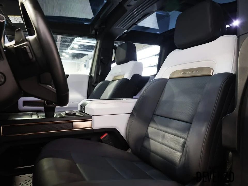 2025 GMC Hummer EV - Image 13 of 20
