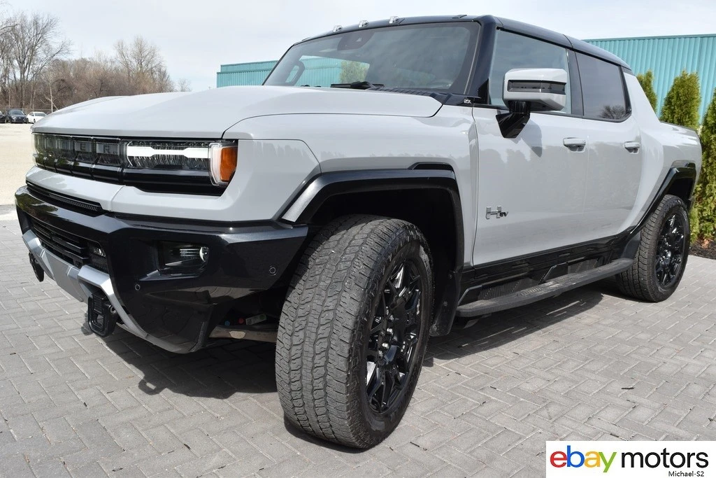 2025 GMC Hummer EV - Image 10 of 24