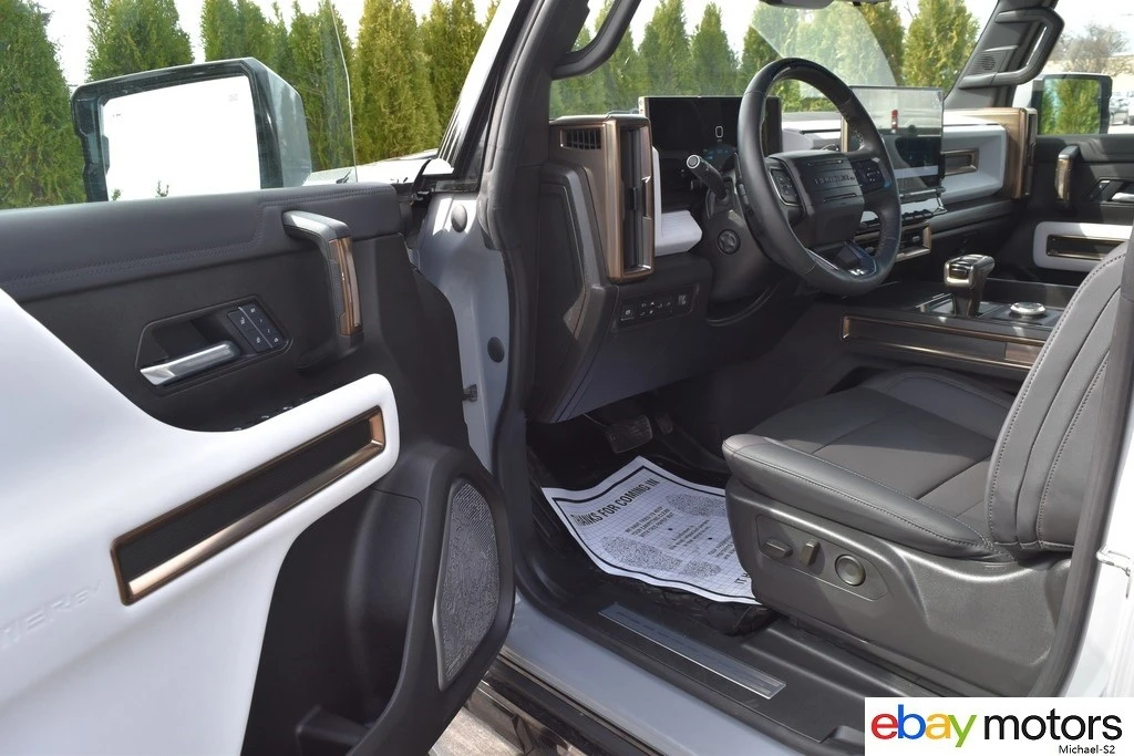 2025 GMC Hummer EV - Image 13 of 24