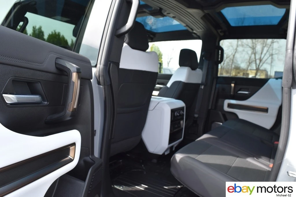 2025 GMC Hummer EV - Image 14 of 24
