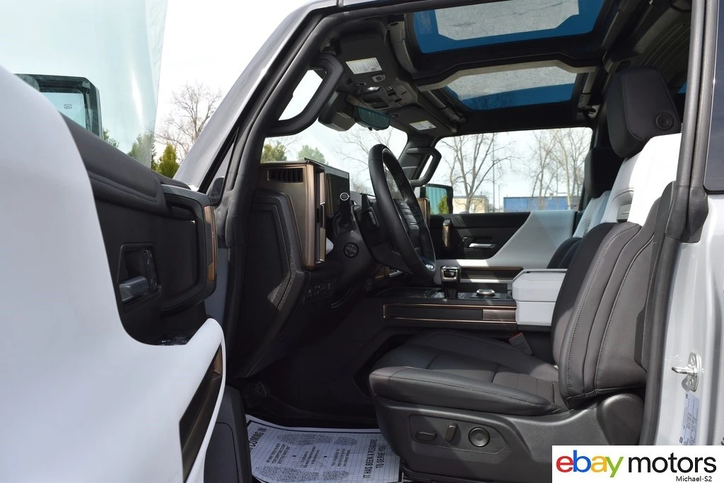 2025 GMC Hummer EV - Image 11 of 24