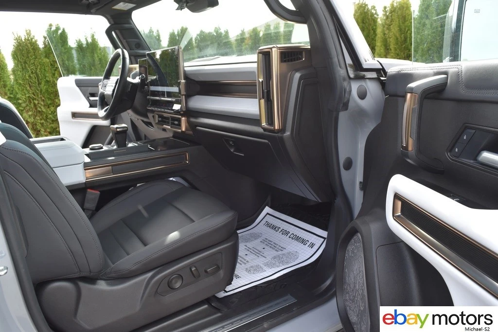 2025 GMC Hummer EV - Image 17 of 24