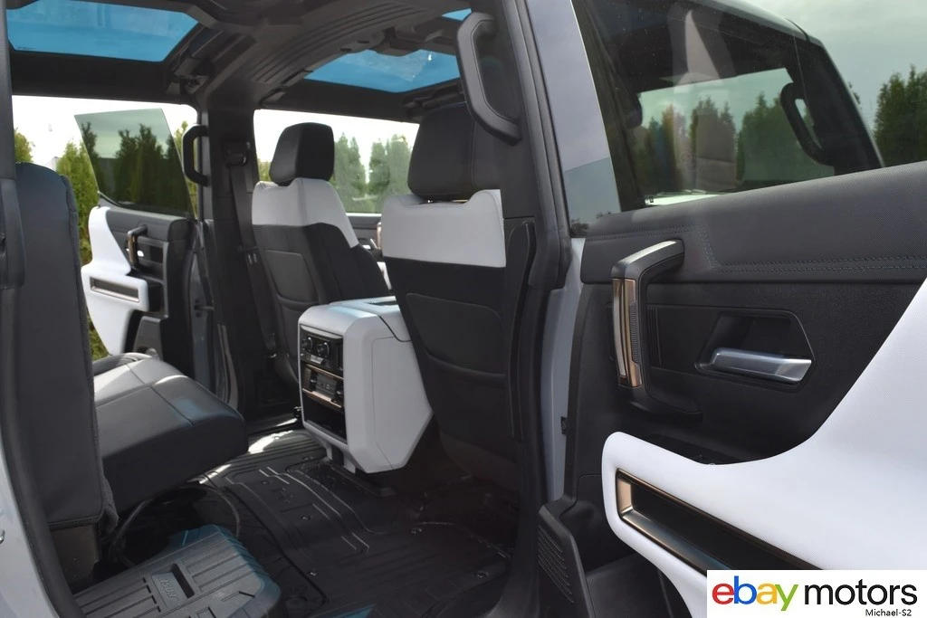2025 GMC Hummer EV - Image 18 of 24
