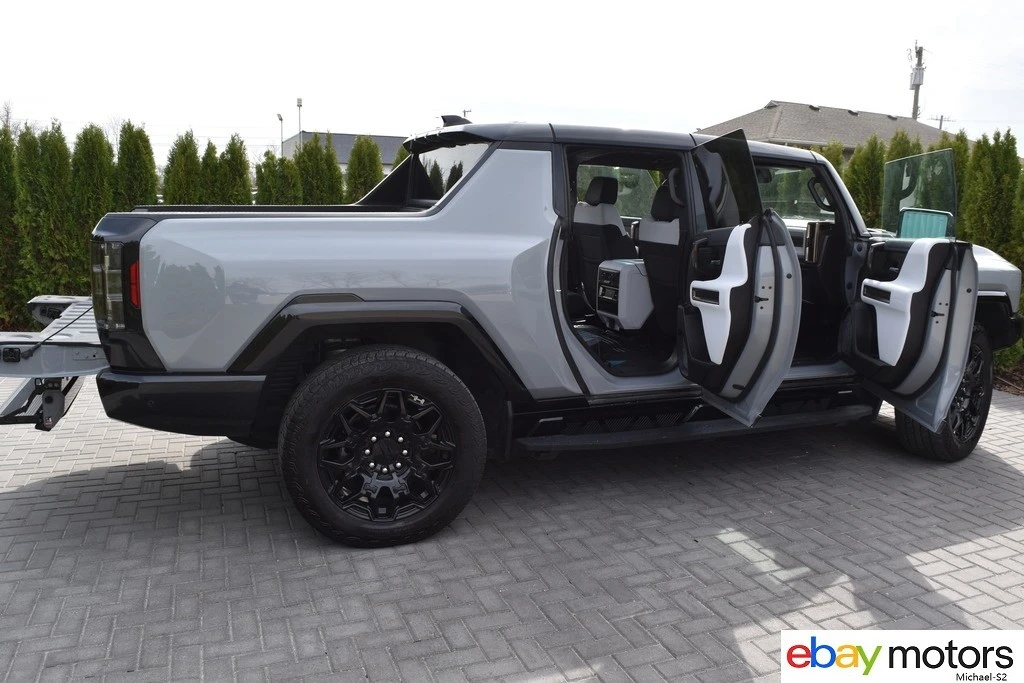 2025 GMC Hummer EV - Image 20 of 24