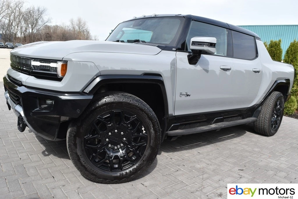 2025 GMC Hummer EV - Image 22 of 24