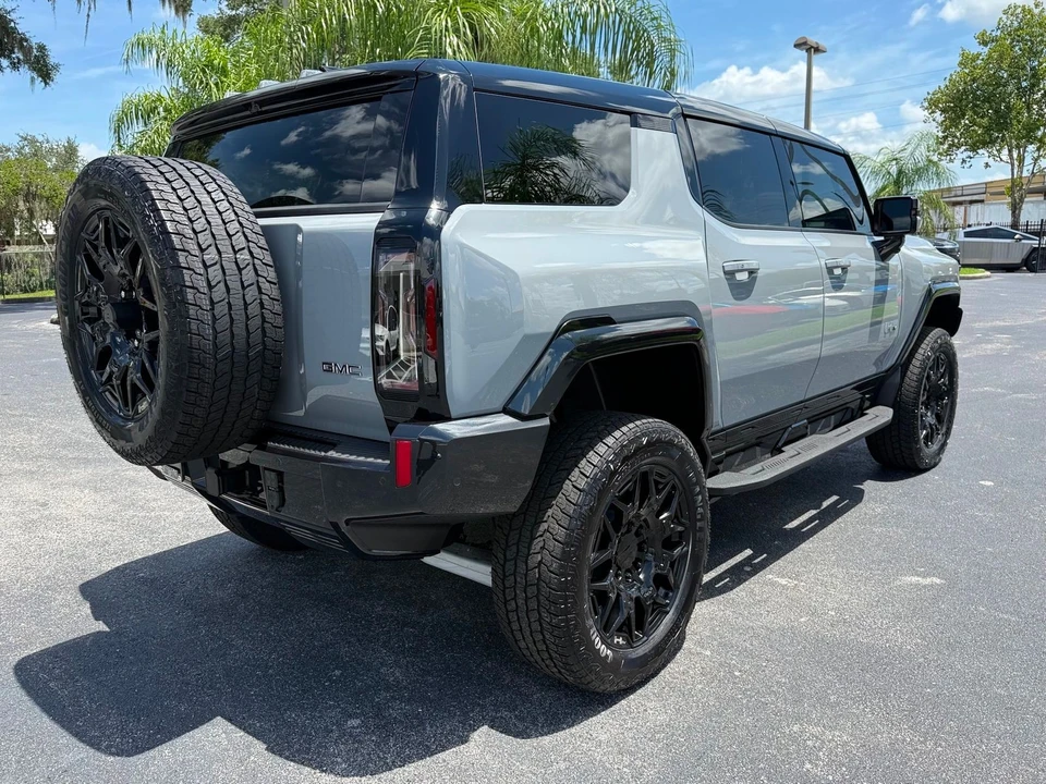 2025 GMC Hummer EV - Image 12 of 12