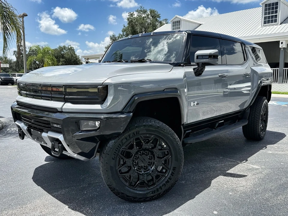 2025 GMC Hummer EV - Image 5 of 12