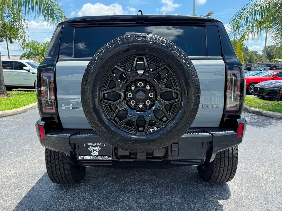 2025 GMC Hummer EV - Image 9 of 12