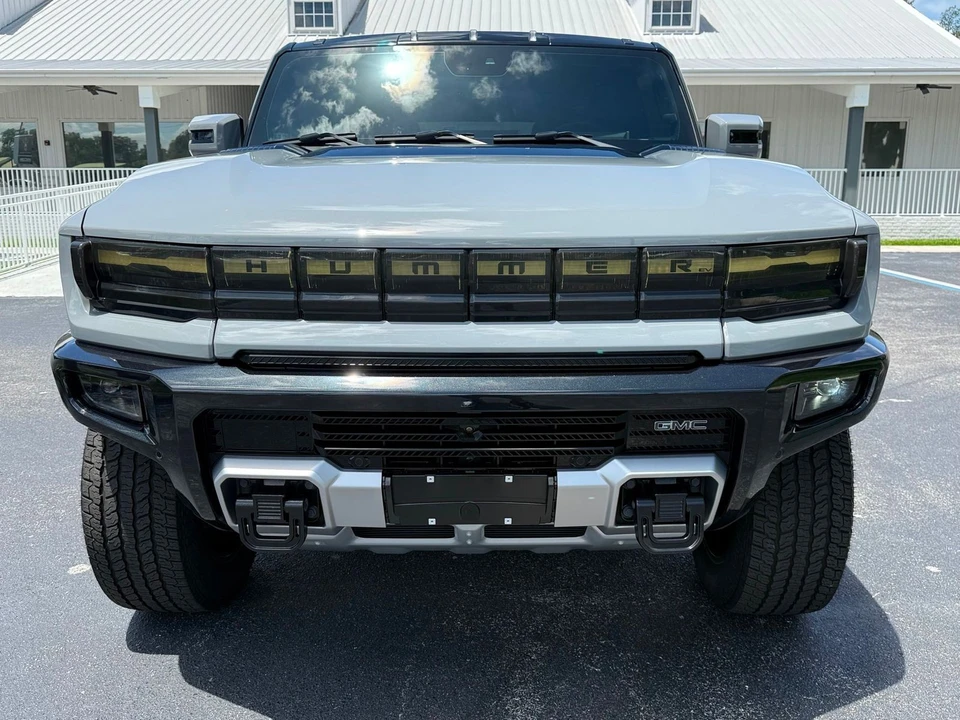 2025 GMC Hummer EV - Image 7 of 12