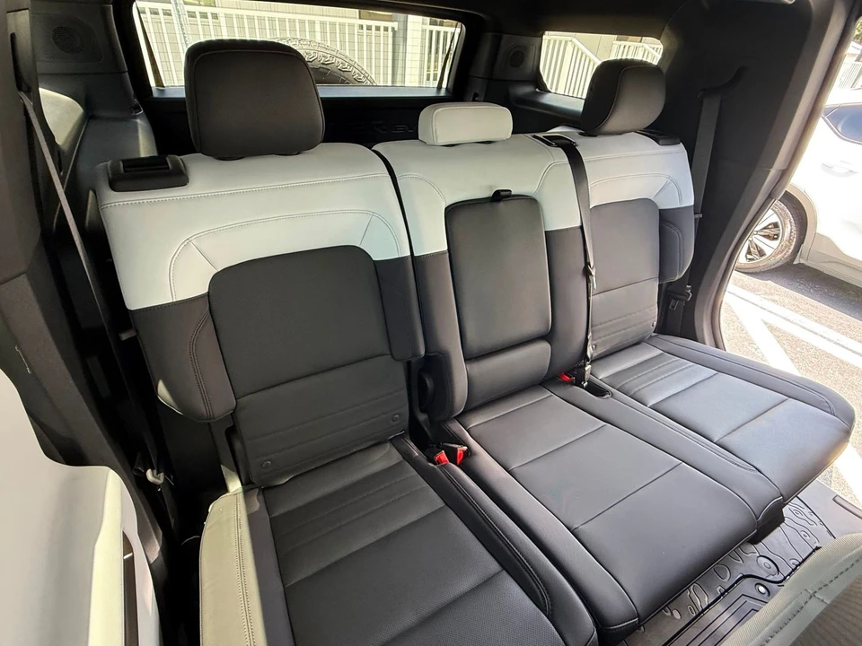 2025 GMC Hummer EV - Image 6 of 12