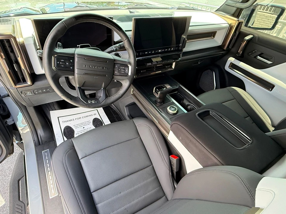 2025 GMC Hummer EV - Image 4 of 12